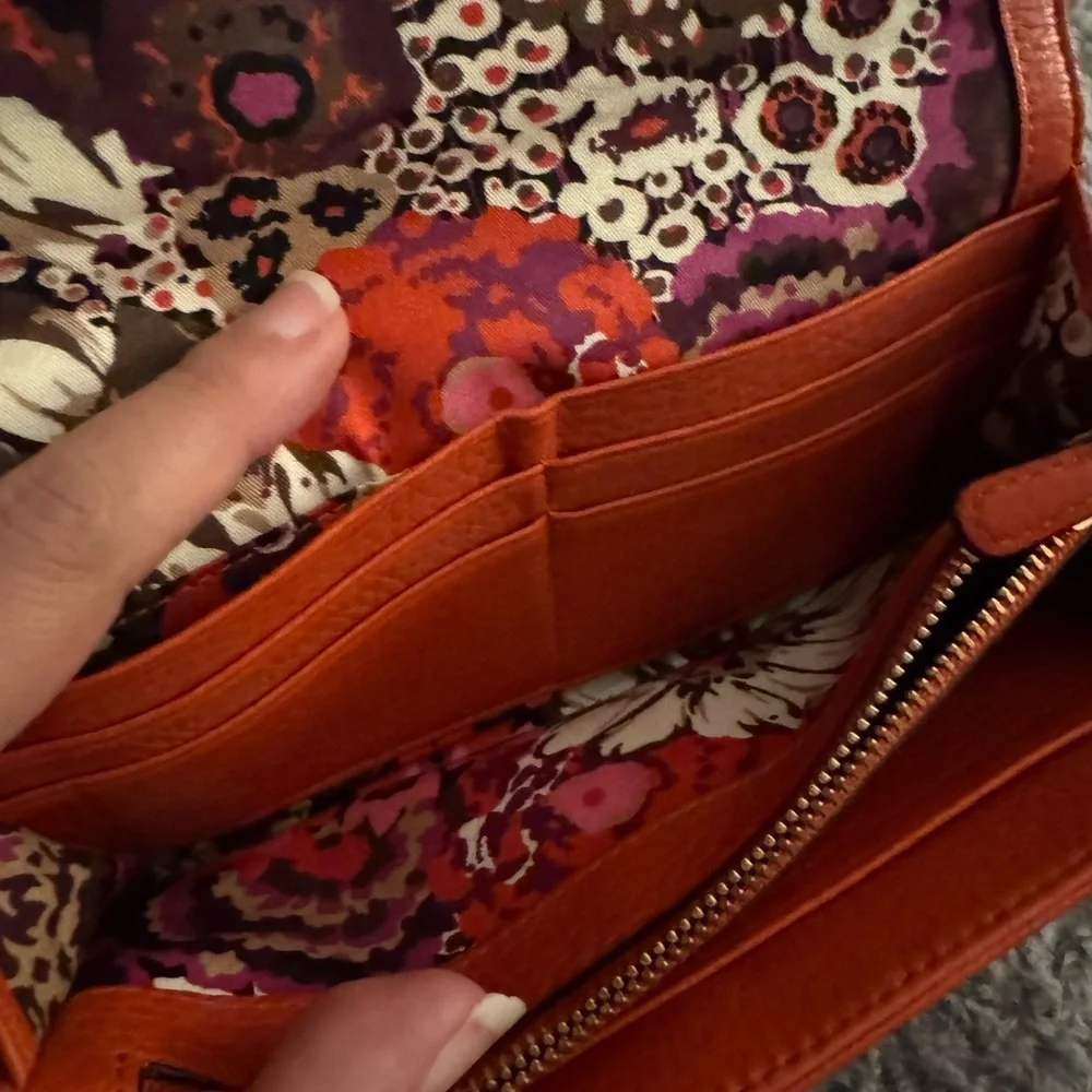 VERA BRADLEY Audrey Leather Quilted Orange Wallet - Picture 8 of 15